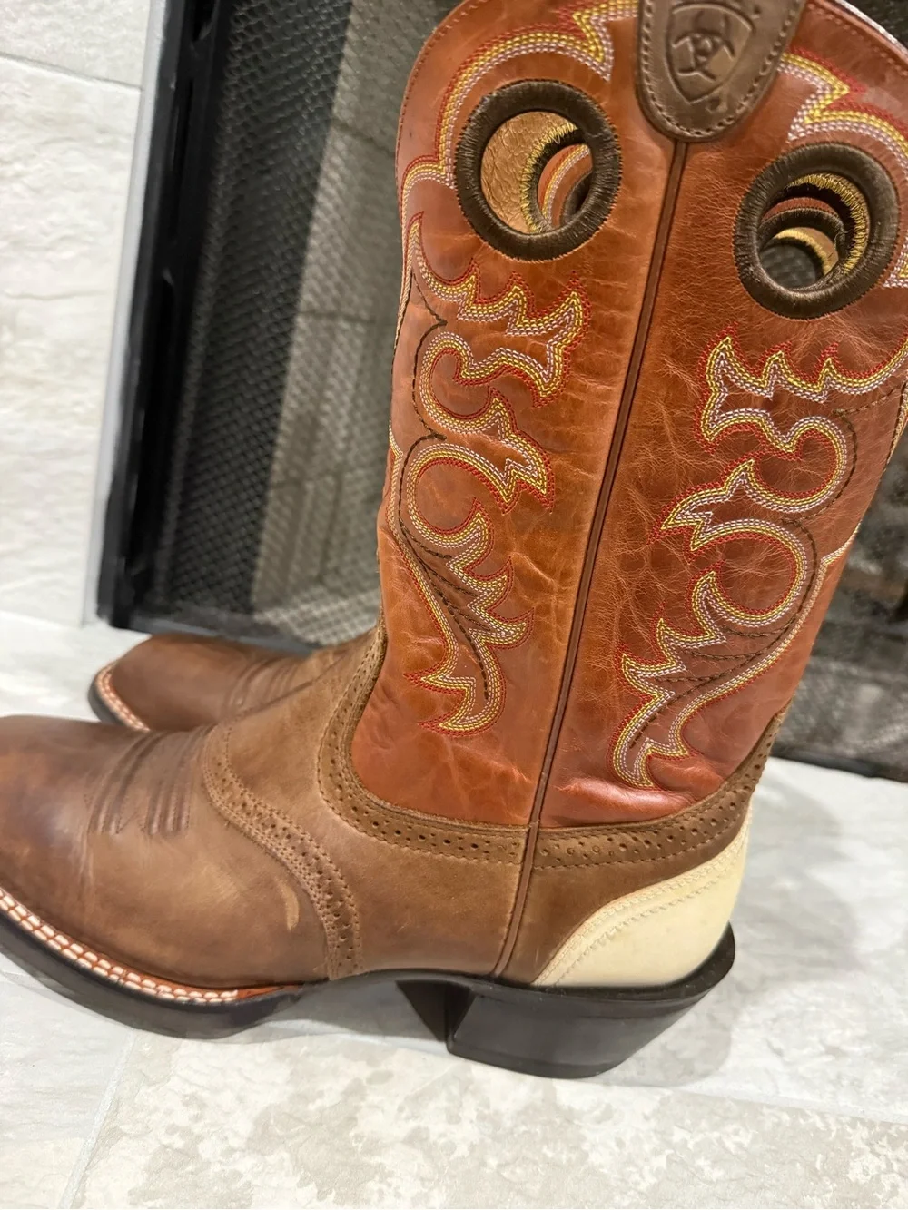 Ariat Men's Two-Tone Brown and Tan Western Pull-On Boots